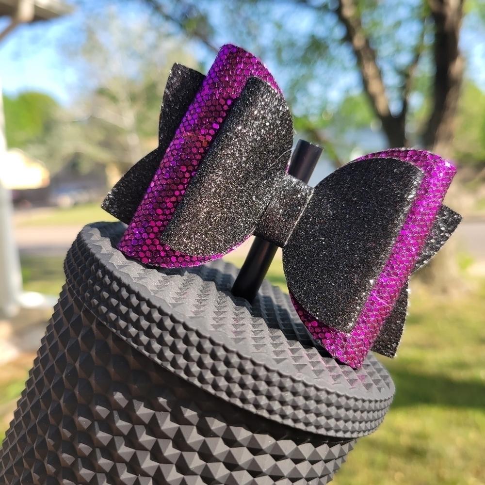 Tumbler bow straw topper